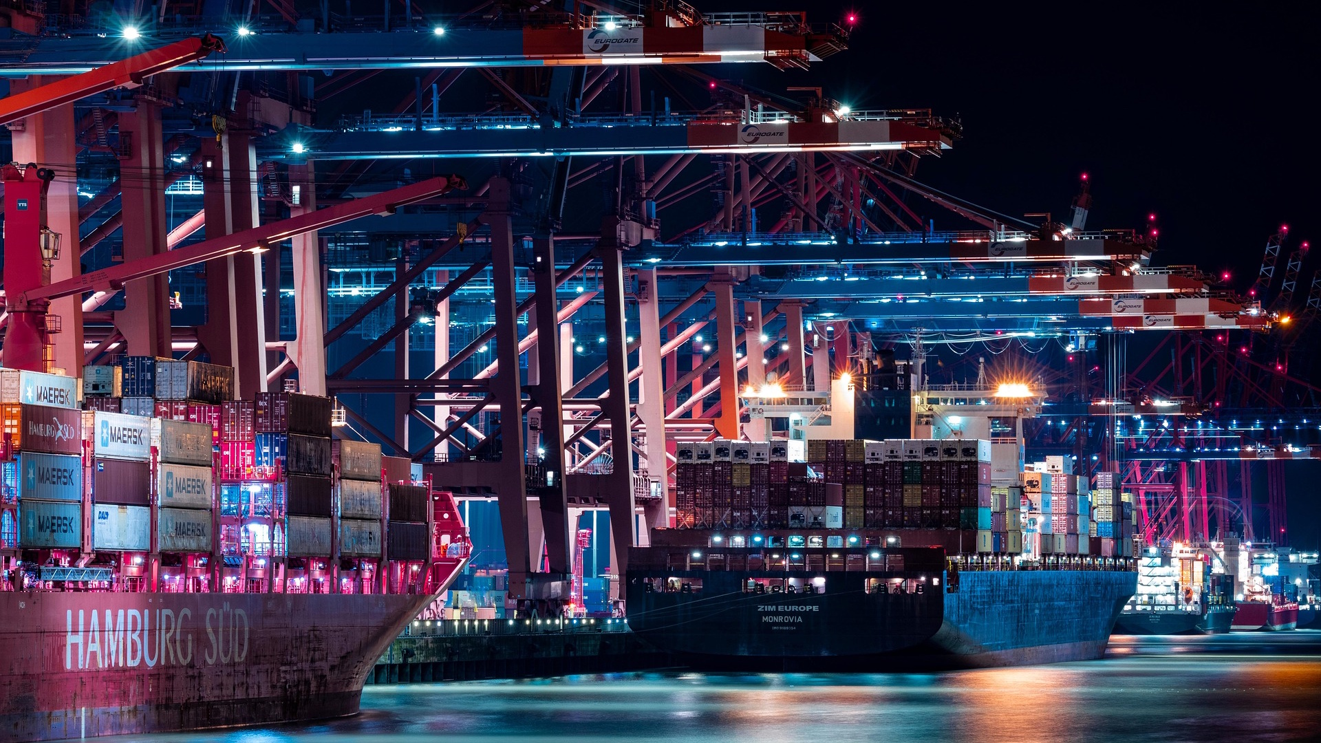 Containerschiffe im Hamburger Hafen.