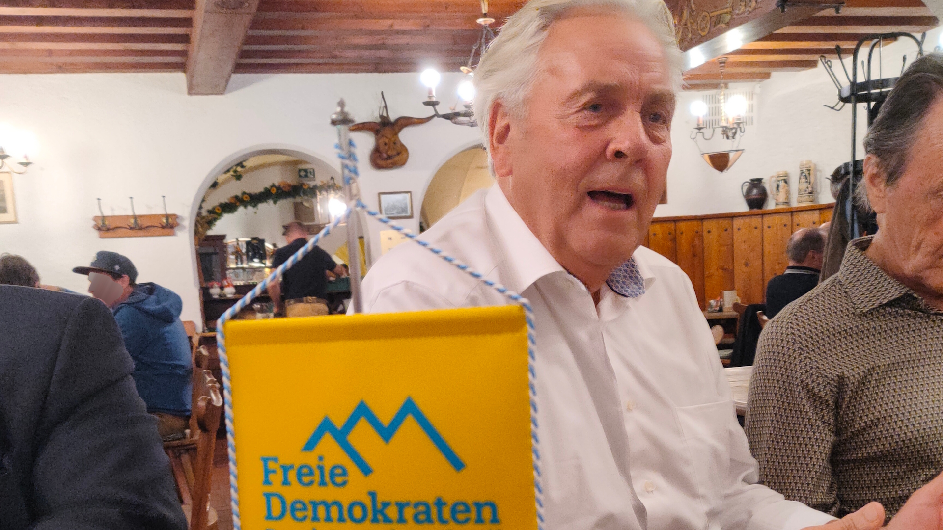 Die FDP Bad Reichenhall hat sich am Donnerstag, den 17. September, im Bürgerbräu in Bad Reichenhall zu einem politischen Austausch über die Zukunft der Stadt getroffen. Im Mittelpunkt standen die Entwicklung und Attraktivität der Innenstadt sowie die Frage, wie die Steuereinnahmen der Stadt sinnvoll und nachhaltig eingesetzt werden können.
